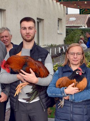 Züchterin Violetta Podkowa-Münch stellte bei der Lokalschau die beste Henne aus. Leondrim Bichler nahm für den verhinderten Züchter Waldemar Bichler den Preis für den besten Hahn entgegen.