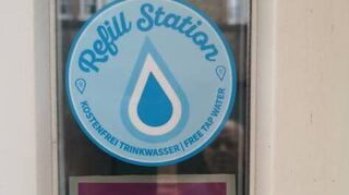 In Bensheim gibt es im Büro der Grünen eine „Refill“-Station.