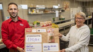 Bensheim,BBE, Spendenübergabe bei der Tafel Bensheim in Form von Naturalien  durch Nahkauf Lorsch
Matteo Usei, Mariette Rettig

26.10.2022 / Foto: Thorsten Gutschalk