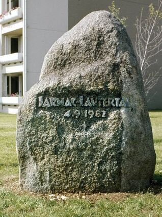 Zeichen der Partnerschaft mit Lautertal: Ein Findling in Jarnac.