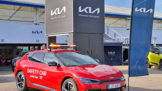 mid Hockenheim - Der 430 kW/585 PS starke und 260 km/h schnelle Kia EV6 GT als safety car.