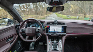 mid Groß-Gerau - 12 Zoll Infotainment Bildschirm und 12 Zoll Fahrerdisplay schmücken die Fahrerkabine. Die Analoge B.R.M Uhr ist ein Highlight.