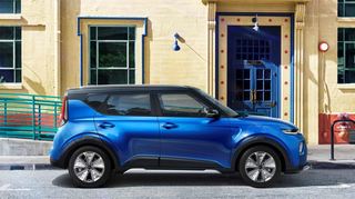 mid Groß-Gerau - Die kantige Designikone Kia e-Soul belegt zusammen mit dem Hyundai Kona Elektro den ersten Platz in der Kleinwagen-Klasse.