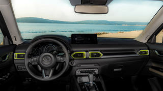 mid Groß-Gerau - Alles auf einen Blick im Cockpit, die Bedienung ist einfach gehalten, ein Head-up-Display versorgt den Fahrer mit fahrrelevanten Informationen.