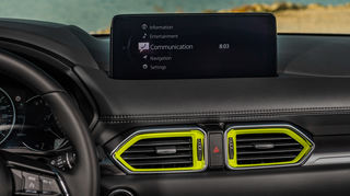 mid Groß-Gerau - Das 10,25 Zoll große Infotainment ist im Breitbildformat ausgelegt, sehr übersichtlich gestaltet und arbeitet flott.
