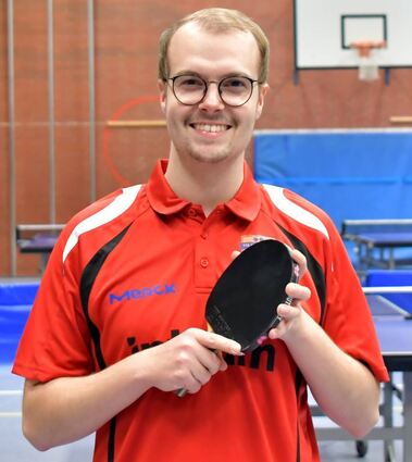 Jan Reinig aus Lindenfels hat nach überwundener Krebserkrankung ein erfolgreiches Comeback im Tischtennis-Sport geschafft, hat einen Titel und weitere Medaillen bei den deutschen Para-Meisterschaften geholt.
