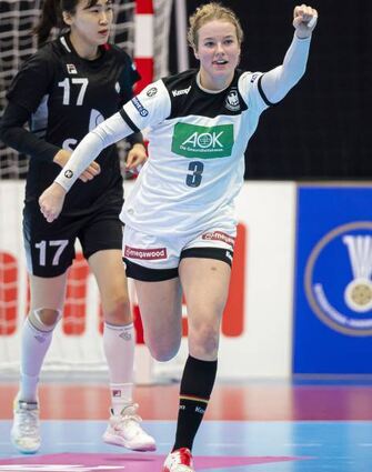 Amelie Berger blickt bereits auf eine erfolgreiche Karriere in der Bundesliga und der Nationalmannschaft zurück; hier bei der WM 2019 in Japan.