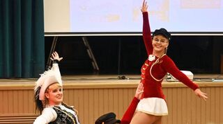 Lorsch; Paulusheim; Buergerfunken; Kampagneeroeffnung; Tanzeinlage v.li. Nathalie Ring, Sophie Samstag und Dana Gruen; Bild: Ernst Lotz