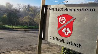 Am Ortseingang von Erbach, direkt neben den Parkplätzen der Mehrzweckhalle, soll eine neue Kindertagesstätte entstehen. Hierfür muss allerdings zunächst eine Ergänzungssatzung aufgestellt werden.