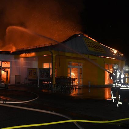 Nach dem Brand des Netto-Marktes in Lautern muss das Gebäude abgerissen werden.