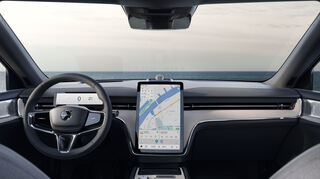 mid Groß-Gerau - Buchstäblich im Zentrum des Volvo EX90 steht ein 14,5-Zoll-Touchscreen, der Zugang zum Infotainmentsystem bietet.
