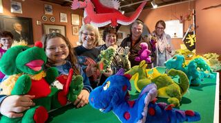 Im Drachenmuseum in Lindenfels ist eine Ausstellung mit Spielzeug rund um das Thema Drachen eröffnet worden.