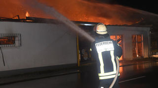Brandstiftung könnte die Ursache für das Feuer im Lauterner Netto-Markt sein.