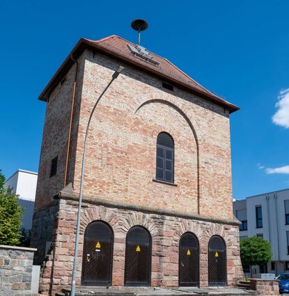 Das neue Sirenenkonzept für Bensheim sieht die Umrüstung der Motorsirenen, neue Standorte und den Abbau bestimmter Anlagen vor. Auch der Pilzkopf an der Friedhofstraße wird verschwinden, wenn das neue Sirenen-Netz fertiggestellt ist.