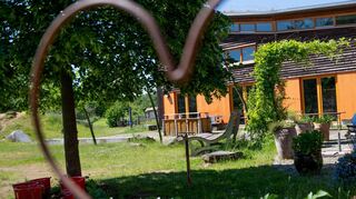 bre,Naturschutzzentrum Bergstrasse, ,Gespräch von Gerlinde Scharf mit der Leiterin Veronika Lindmayerr, , Bild: Thomas Neu