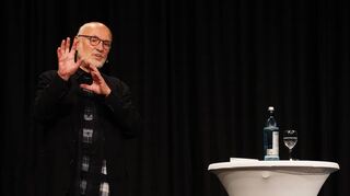 Die Vortrags-Reihe „Lebenskunst“ ist nach der Corona-Pause wieder angelaufen. Den Auftakt machte der Diplom-Psychologe Jens Corssen vor 500 Besuchern im Bürgerhaus.
