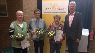 Ausgezeichnet wurden Hildegard Glanzner, Rita Rothermel und Melitta Hartnagel. Bürgermeister Glanzner gratulierte ihnen.