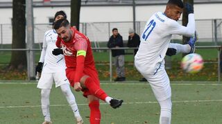 Die Auerbacher zeigten gegen den Gruppenliga-Primus FCA Darmstadt eine engagierte Leistung. Beim 1:1-Unentschieden ließ unter anderem Vebi Ferati, der hier abzieht, eine sehr gute Chance für die TSV ungenutzt