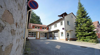Das Feuerwehrhaus in Lautern ist zu klein und hat bauliche Mängel. Die Gemeinde müsste deshalb ein neues bauen.