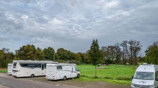 Der Wohnmobil-Stellplatz östlich der Odenwaldallee soll um den zweiten Bauabschnitt erweitert werden und ein Bus- und Pkw-Parkplatz dort entstehen.