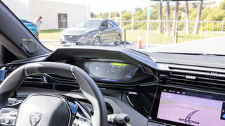 mid Barcelona - Das Fahrerdisplay wird in einer 3D Ansicht dargestellt.