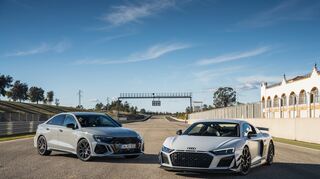 mid Sevilla - Die Audi Sport GmbH legt Sondermodelle des RS 3 und des R8 V10 GT RWD auf.