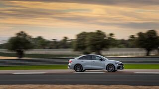 mid Groß-Gerau - Serienmäßig fährt der RS 3 performance edition auf Semi-Slick-Reifen der Marke Pirelli P Zero.