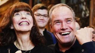Der Heidelberger Wahlsieger Eckart Würzner mit Ehefrau Janine.