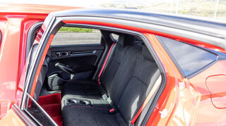mid Lissabon - Zwei Sitze im Fond, Isofix-Halterungen inklusive.