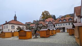 bzw_Weihmarkt_Buden_2022

Zwingenberg, Weihnachtsmarkt 2022, das Budendorf auf dem Marktplatz rund um den Marktplatzbrunnen, Bild: Thomas Zelinger
