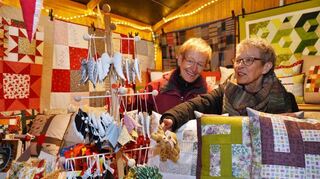 Zwingenberg, Marktplatz, Weihnachtsmarkt-Eröffnung, 02.12.2022; Foto: Thomas Zelinger