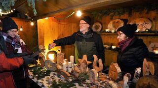 Groß war die Auswahl an den Ständen auf dem Markt. Zur Eröffnung kam Bürgermeister Michael Helbig mit der Stadtwache vorbei.