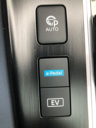 mid Eppstein - Nach Druck auf die e-Pedal-Taste kann man das Fahrzeug auch mit dem Gaspedal verlangsamen.