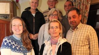 Der Vorstand der SPD Lindenfels mit der potenziellen Landtagskandidatin Josefine Koebe (vorne links): Beisitzerin Ulla Raebiger und Vorsitzender Ingo Thaidigsmann. Mitte: Beisitzerin Sonja Daum, hinten von links: Schriftführerin Ingrid Bauer, Rechner Otto Schneider und stellvertretender Vorsitzender Harald Stanka.