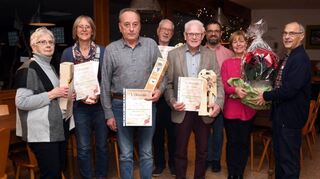 Geehrt wurden ( v.li.) Elisabeth Mohr und Christina Fink (10 Jahre), Christian Bort (20 Jahre), Georg Rossa und Bernd Eberle (30 Jahre) sowie der zweite Vorsitzende Ralf Marquart, Uschi Heeb und der Vorsitzende Steffen