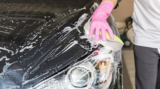 mid Groß-Gerau - Knapp die Hälfte der befragten Deutschen wäscht sein Auto, um dessen Wert zu erhalten.