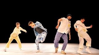 Spannende Premiere zwischen Urban und konventionellem Ballet: Jonas Freys "Deciphered" in Mannheim.