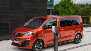 mid Groß-Gerau - Der elektrische Opel Zafira-e-Life bietet die Basis für den Crosscamp Flex.