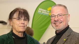 Eric Tjarks tritt bei der Landtagswahl im Herbst 2023 für die Bergsträßer Grünen im Wahlkreis 55 an. Kreisvorstandssprecherin Evelyn Berg ist seine Ersatzkandidatin.