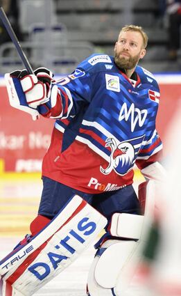 Sieg zum Ehrentag: Adler-Torwart Felix Brückmann zeigte an seinem 32. Geburtstag eine tadellose Leistung und fand klare Worte.