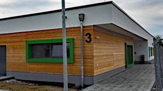 Viel Platz bieten die beiden neuen Kitas – hier die kommunale Kita Natur-Bande. Beide Gebäude haben den gleichen Aufbau, nur der Grundriss ist gespiegelt.