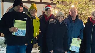 Die Gymnastikfrauen der SG Gronau übergaben im Rahmen einer kleinen Jahresabschlussfeier eine Spende an Vertreter der Vereine „Bergstraße hilft dem Ahrtal“ und Sterntaler.