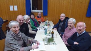Zur Weihnachtsfeier hat sich die Herzsport-Gruppe des TSV Reichenbach in der Halle am Brandauer Klinger getroffen.