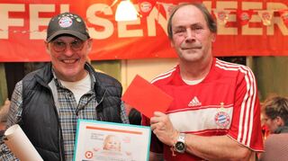 Der FC Bayern-Fanclubs Felsenmeer feierte den Jahresabschluss mit der traditionellen Spendenübergabe an Gerhard Schäfer.