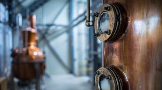 Das Prinzip beim Destillieren von Alkohol ist sehr einfach.