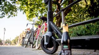 Ab 1,1 Promille gilt Alkohol am Steuer, egal ob Fahrrad oder E-Scooter, als Straftat.