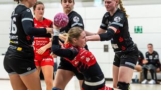 Kreisläuferin Dionne Visser rackerte vorbidlich und steuerte sieben Tore zum Flames-Sieg in Waiblingen bei.