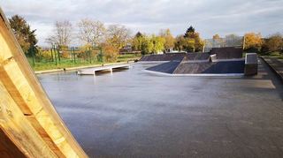 Der Skaterplatz wurde jetzt saniert. In diesem Bereich sollen wie beim ersten Jugend-Workshop gewünscht noch Aufenthaltsbereiche geschaffen werden.