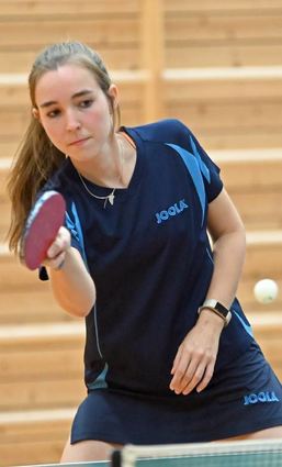 Katharina Fasser vom BSC Einhausen ist nach der Hinrunde in der Tischtennis-Bezirksoberliga der Damen mit 11:6 Siegen im Einzel in der Spitzengruppe der Liga-Statistik vertreten.