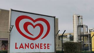Das markante Firmenlogo des Eisherstellers Langnese ist nicht nur rund um das Firmengelände an der Langnesestraße in Heppenheim allgegenwärtig.